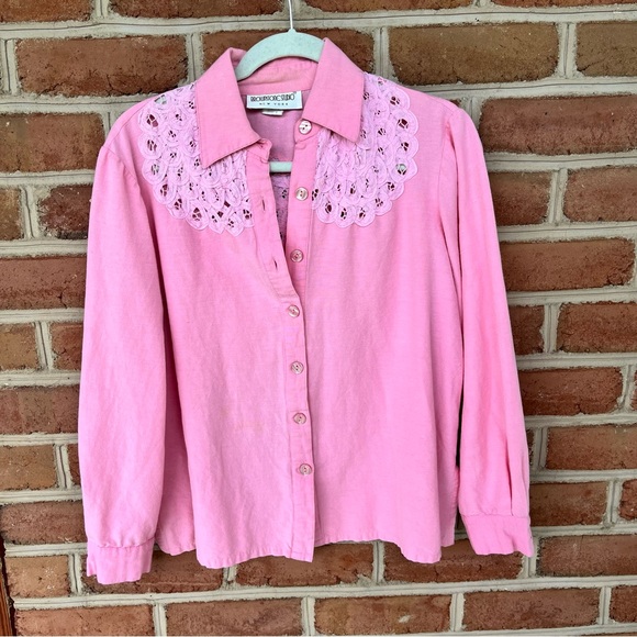 Vintage Pepto pink blouse with lace trim, approximate size medium - Picture 5 of 8